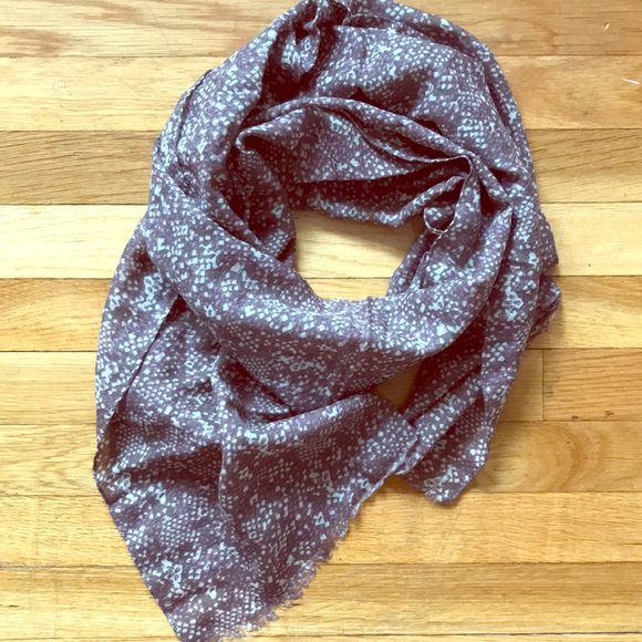 LOFT Accessories - 🍁LOFT lightweight scarf 📚